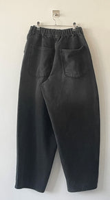 Cat washing old wide denim