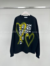 [UNISEX] ハートレターリングオーバーサイズフィットスウェットシャツ