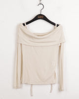 Twill ribbon strap off-shoulder slit cropped long-sleeved T-shirt