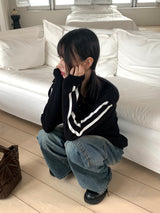 ジェンダーアイレットストラップロングスリーブニット