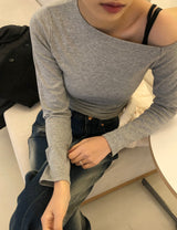 Funny diagonal slim off-shoulder T 