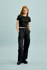スモールチェリークロップ丈のTシャツ／SMALL CHERRY CROP T-SHIRT [BLACK]
