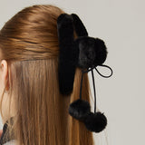 ポンポンファーヘアクリップ　ブラック