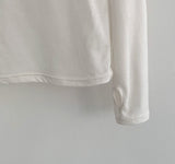FINGER HOLE HIGH NECK T-SHIRT