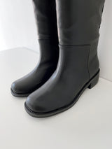 Simple round long boots