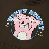 ウィティーバニーブークレワーディングフーディー／WITTY BUNNY BOOKLE WORDING HOODIE [BROWN]