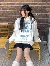 [ブラッシュドライニング] ワールドレターリングオーバーフィットフードTシャツ
