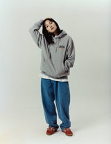 セリフエンブレムフーディー / SERIF EMB HOODIE NAVY(CV2CFUM403A)