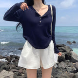 リブドボタンラウンドTシャツ