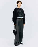 オーバーステンシルタイポクロップスウェットシャツ/OVER STENCIL TYPO CROP SWEATSHIRT-CHARCOAL