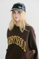 アーチロゴクルーネック / BSR2223FWPO077 BSRBT ARCH LOGO CREWNECK BROWN