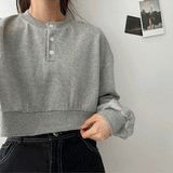 セイボタンラウンドクロップドスウェットシャツ / Say Button Round Cropped Sweatshirt