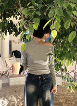 Funny diagonal slim off-shoulder T 
