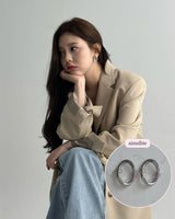 [Aespa Winter, Karina Piercing] Knotted Oval Ring Piercing - Silver Color