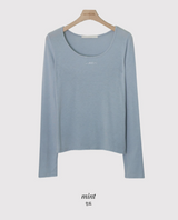 スリムフィットリボンエンブロイダリーTシャツ