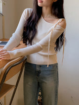 WT オフショルダーリボンリブニット
