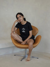 W01 ブラックコンセプトクロップTシャツ
