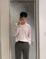 シンプルUネックTシャツ