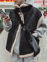 ハイネックバックルムートンベスト