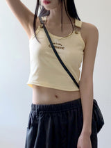 モメオンレタリング刺繍サスペンダークロップドノースリーブ / Momeon lettering embroidered suspenders cropped sleeveless