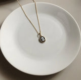 Vintage Mood Cameo petit Necklace [Black]