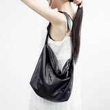 Flan Glossy Leather Hobabag