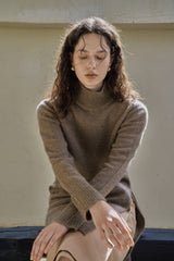サイドスリットタートルネック/SIDE SLIT TURTLENECK_ALPACA