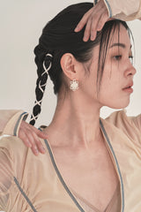 'バラ_ノット.B' ピアス