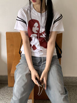 ハギングキャットプリントセミクロップド半袖Tシャツ / Hugging Cat Print Semi-cropped Short Sleeve T-shirt