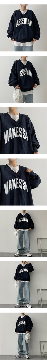 バスラックネッサスウェットシャツ / Basrak Nessa V sweatshirt.
