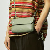 パイピンレザーストラップフラップバッグ＆ユティリティキーリング / piping leather strap flap bag & utility key ring basil