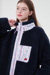 チェリーポケットフリースジャンパー / CHERRY POCKET FLEECE JUMPER [NAVY]