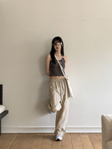 モメオンレタリング刺繍サスペンダークロップドノースリーブ / Momeon lettering embroidered suspenders cropped sleeveless