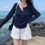 リブドボタンラウンドTシャツ