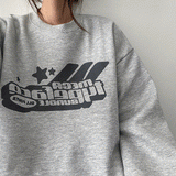 【フリース】メガスリーブプリントスウェットシャツ
