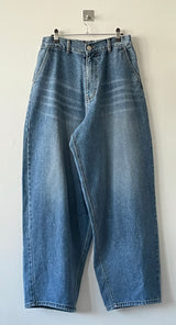 Cat washing old wide denim