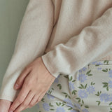 100%cashmere v neck basic top_buttermilk (6653672456310)