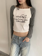 アイコニックラグランカラーリングプリントボートネッククロップド長袖Tシャツ / ikonic Raglan Coloring Printed Boat Neck Cropped Long-Sleeved T-Shirt